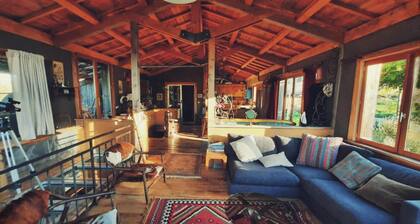 Maison en bois calme et atypique à la campagne proche village avec commerces