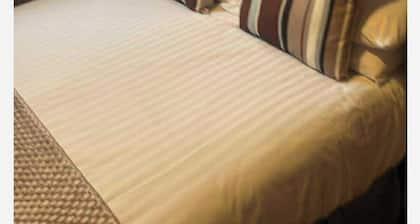 Cabin Sleeps 4 With Parking