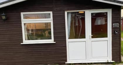 Cabin Sleeps 4 With Parking