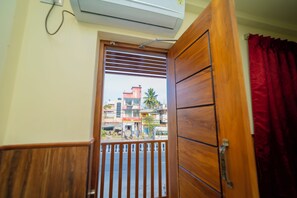 Quarto standard | Roupas de cama antialérgicas, escrivaninha, Wi-Fi de cortesia
