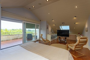 8 habitaciones, tabla de planchar con plancha, wifi y ropa de cama 
