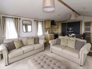 Living area - The Dorchester at Bay View (New Quay)