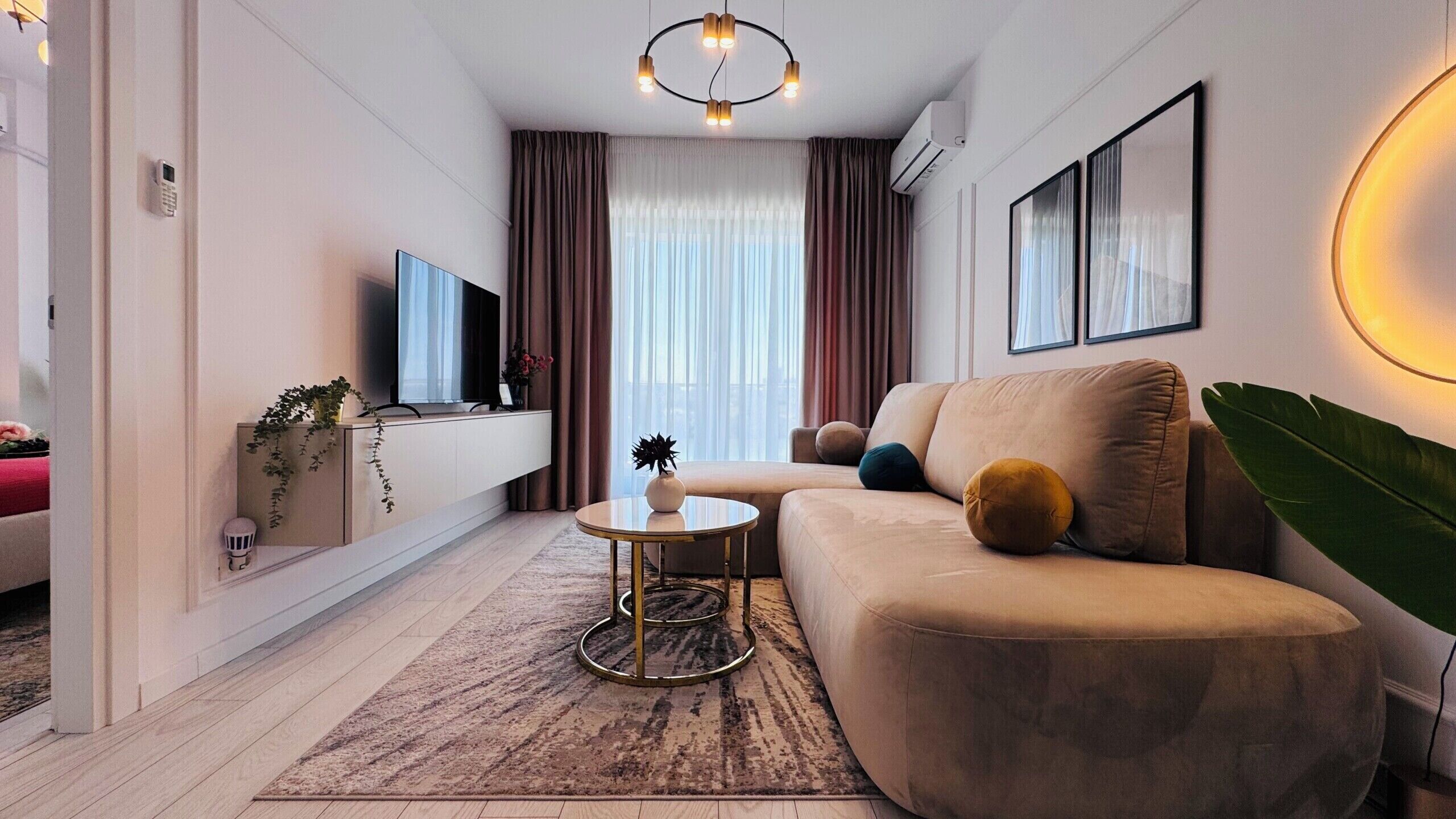 Appartement Confort, 2 chambres, non-fumeurs | Coin séjour | TV connectée de 126 cm avec chaînes numériques