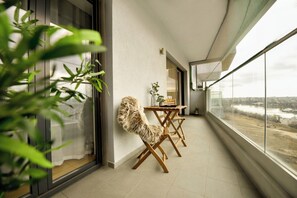 Comfort Apartment, 1 Double Bed, Non Smoking | Dining - Great Apartments in Prime North Location (București)