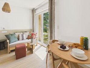 Dining - Le Fish - studio for 3 - shared pool (Biscarrosse)