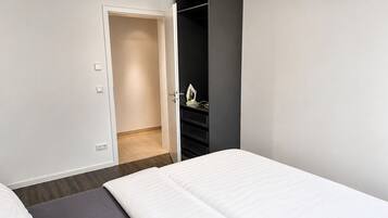 Iron/ironing board, WiFi, bed sheets