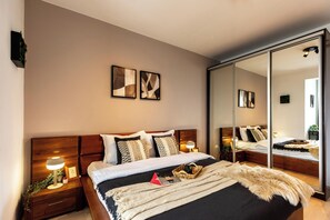 Apartment, 2 Bedrooms, Non Smoking | Blackout drapes, iron/ironing board, free WiFi, bed sheets