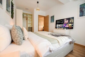 Apartament Comfort, 1 llit doble, no fumadors | Cortines opaques, planxa i posts de planxar i wifi gratuïta 