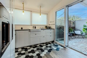 Comfort Apartment, 2 Bedrooms, Non Smoking | Private kitchen | Dining tables