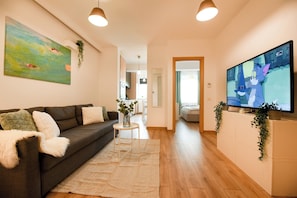Comfort Apartment, 1 Double Bed, Non Smoking | Blackout drapes, iron/ironing board, free WiFi, bed sheets
