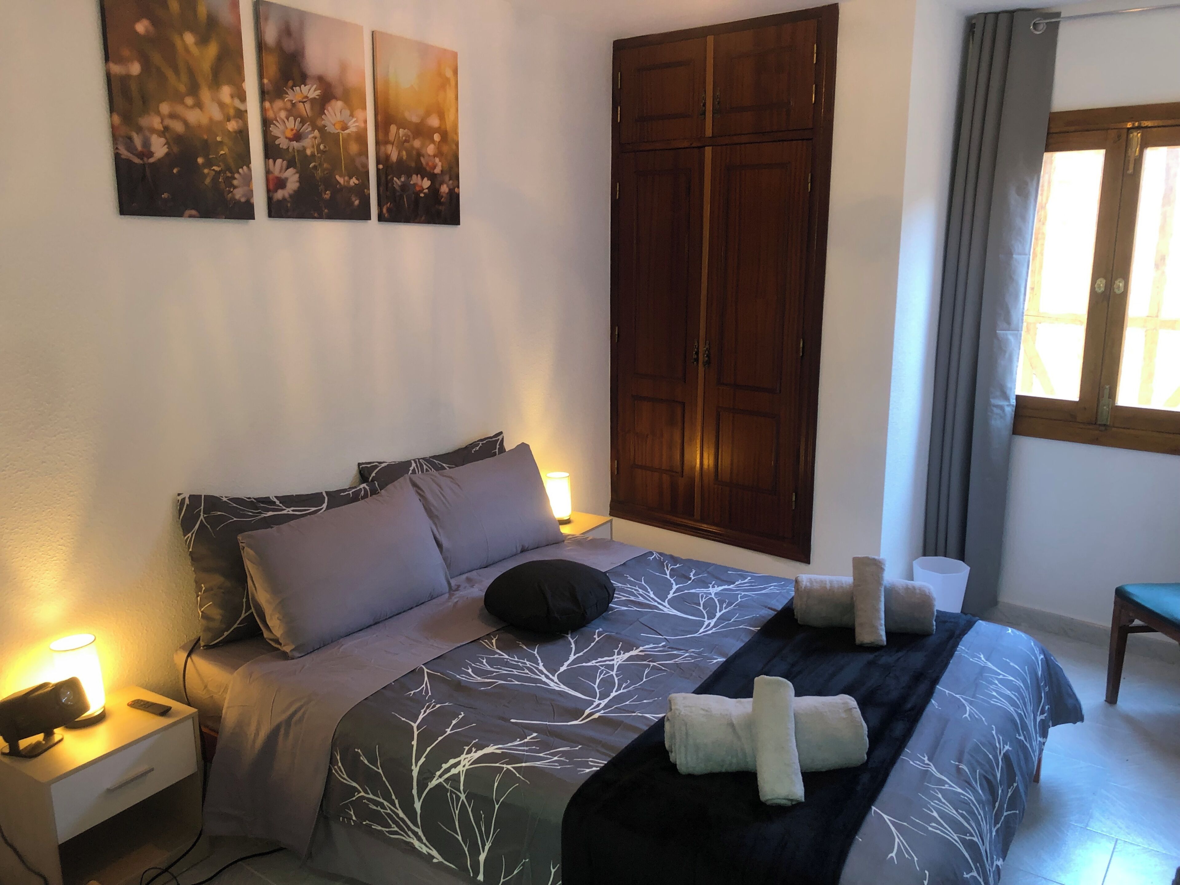 5 slaapkamers, een strijkplank/strijkijzer, reisbedje, gratis wifi