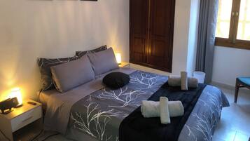 5 slaapkamers, een strijkplank/strijkijzer, reisbedje, gratis wifi