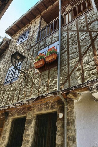 Charming rural house in the heart of the village. Hairy companions welcome