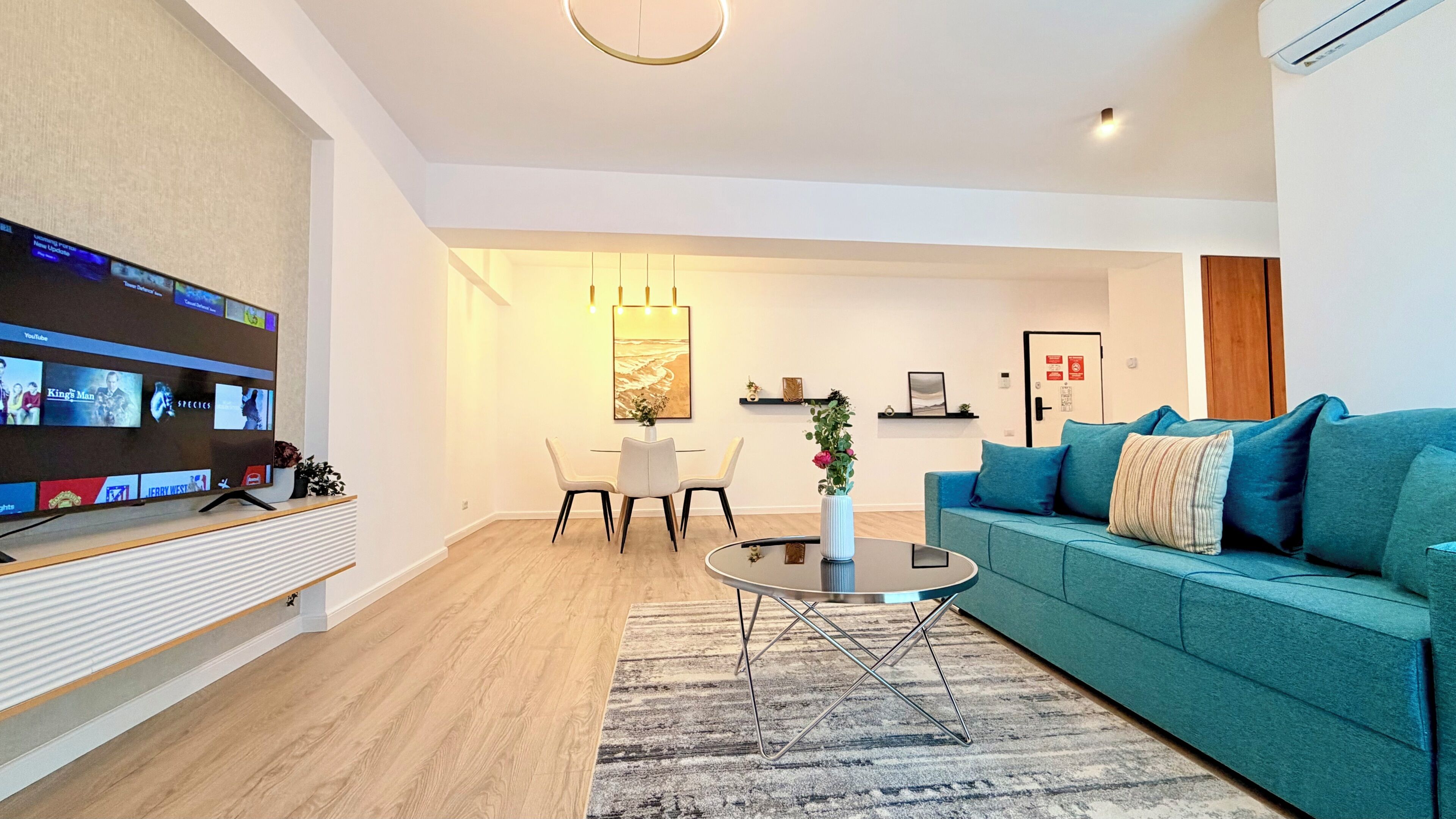 Appartement Deluxe, 1 chambre, non-fumeurs | Salle de séjour | TV connectée de 126 cm avec chaînes numériques