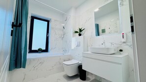 Apartemen Deluks, 2 kamar tidur, Bebas Asap Rokok | Kamar mandi | Perlengkapan mandi gratis, pengering rambut, handuk, dan sabun