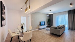 Leilighet – deluxe, 2 soverom, ikke-røyk | Oppholdsområde