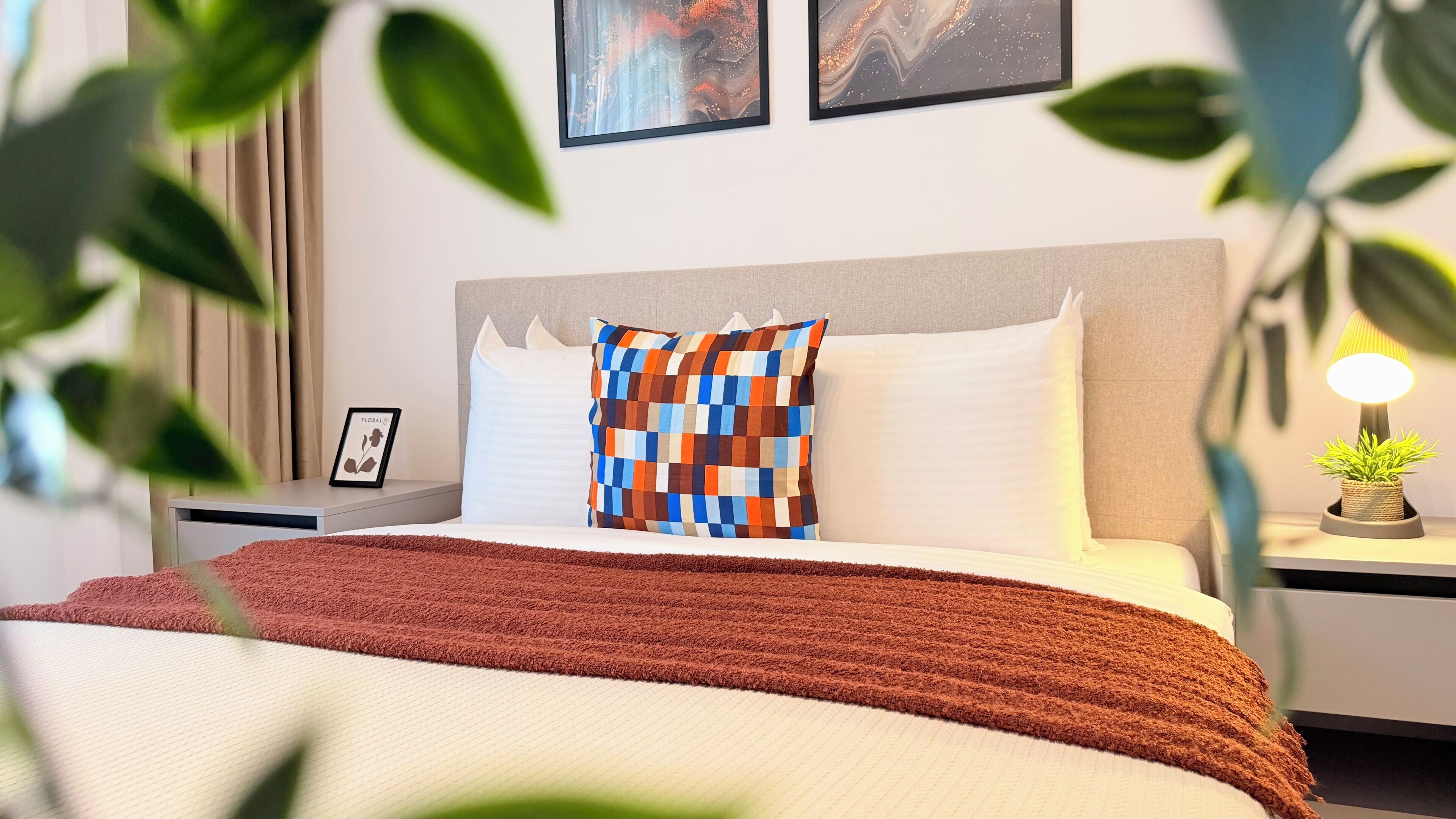 Apartamento luxo, 2 quartos, para não fumantes | Cortinas blackout, ferros/tábuas de passar roupa, Wi-Fi de cortesia