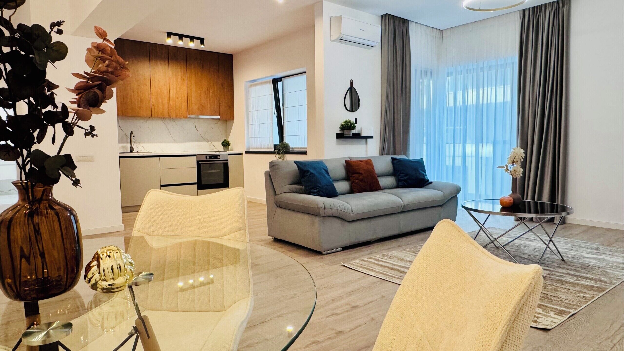 Apartemen Deluks, Bebas Asap Rokok | Area keluarga | Smart TV 126-cm dengan saluran TV digital