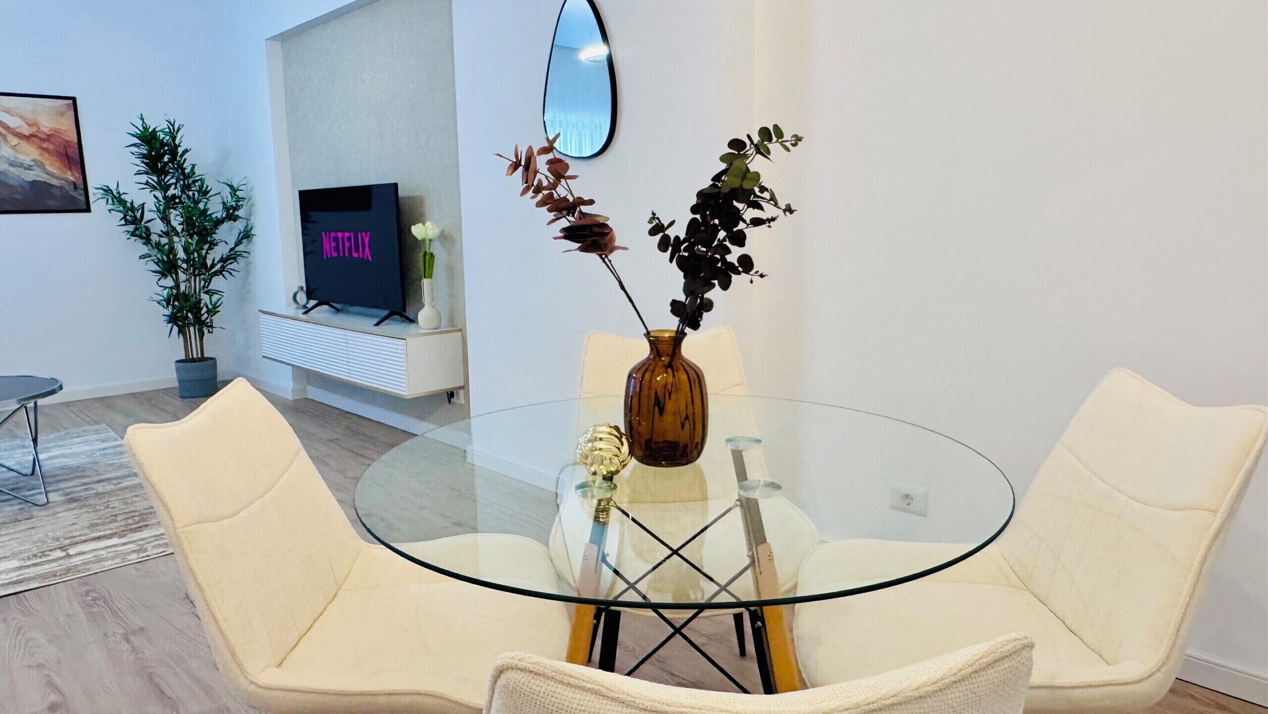 Deluxe Apartment, Non Smoking | Dining