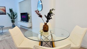 Deluxe Apartment, Non Smoking | Dining - Crystal North Apartments Deluxe Comfort (Voluntari)