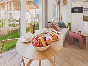 Dining - Le Shortboard - studio for 3 - shared pool (Biscarrosse)