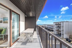 Outdoor dining - Beautiful Ocean Block Modern Condo (Ocean City)
