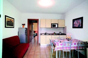 Dining room - Lovely Nest With Shared Pool and Olive Trees (San Michele al Tagliamento)