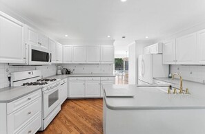 Private kitchen - Summer in the Hamptons Starts Here- pool , sun deck and backyard oasis (Westhampton Beach)