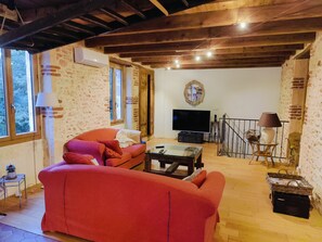 Fireplace - QUIET VACATION HOME IN THE LOT COUNTRYSIDE (duravel)