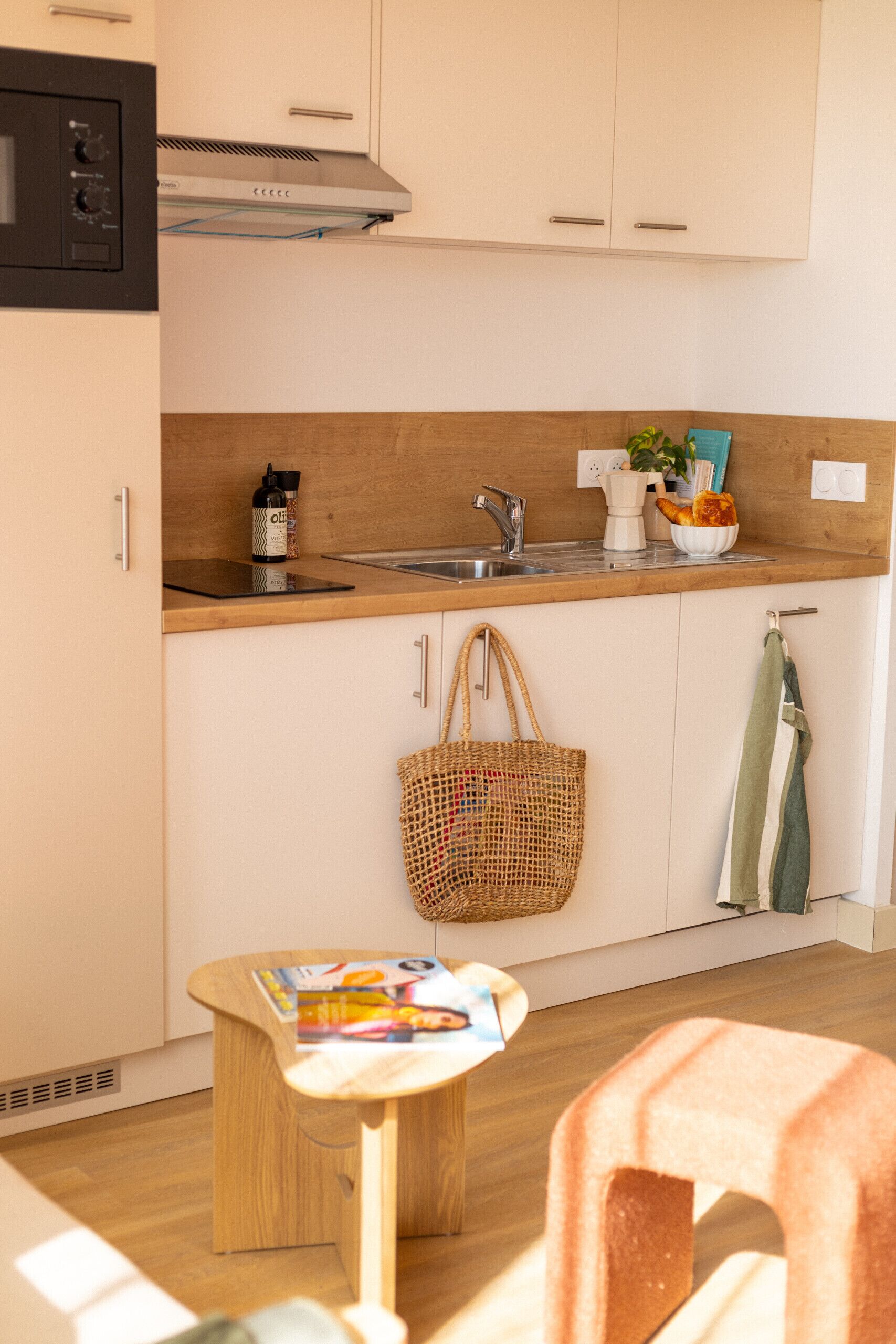 Fridge, microwave, dishwasher, coffee/tea maker