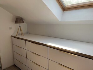 Interior - King Room in Guest House - Gateway to Galway City & Connemara (Galway)