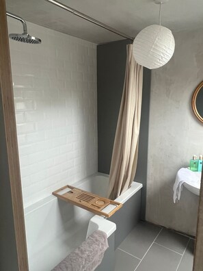Bathroom - Vrbo Property (Galway)