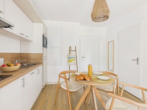 Dining - Le Reef - apartment for 4 people - shared pool (Biscarrosse)
