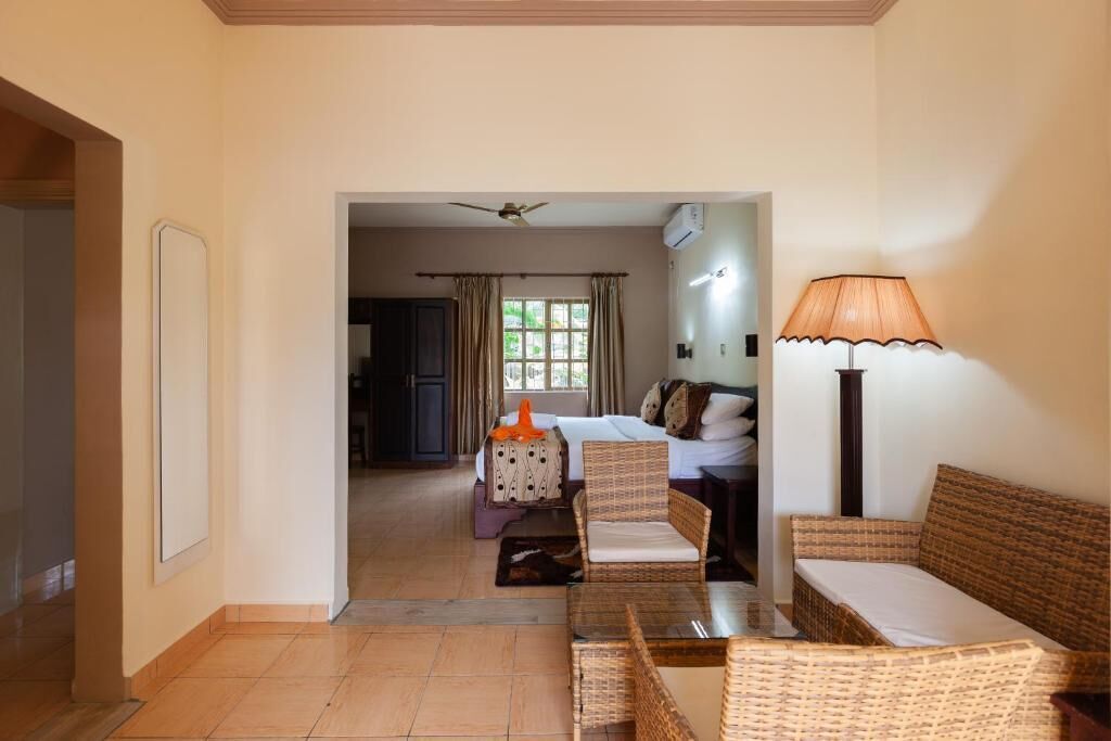  Superior Room | Living area | 20-inch TV with satellite channels
