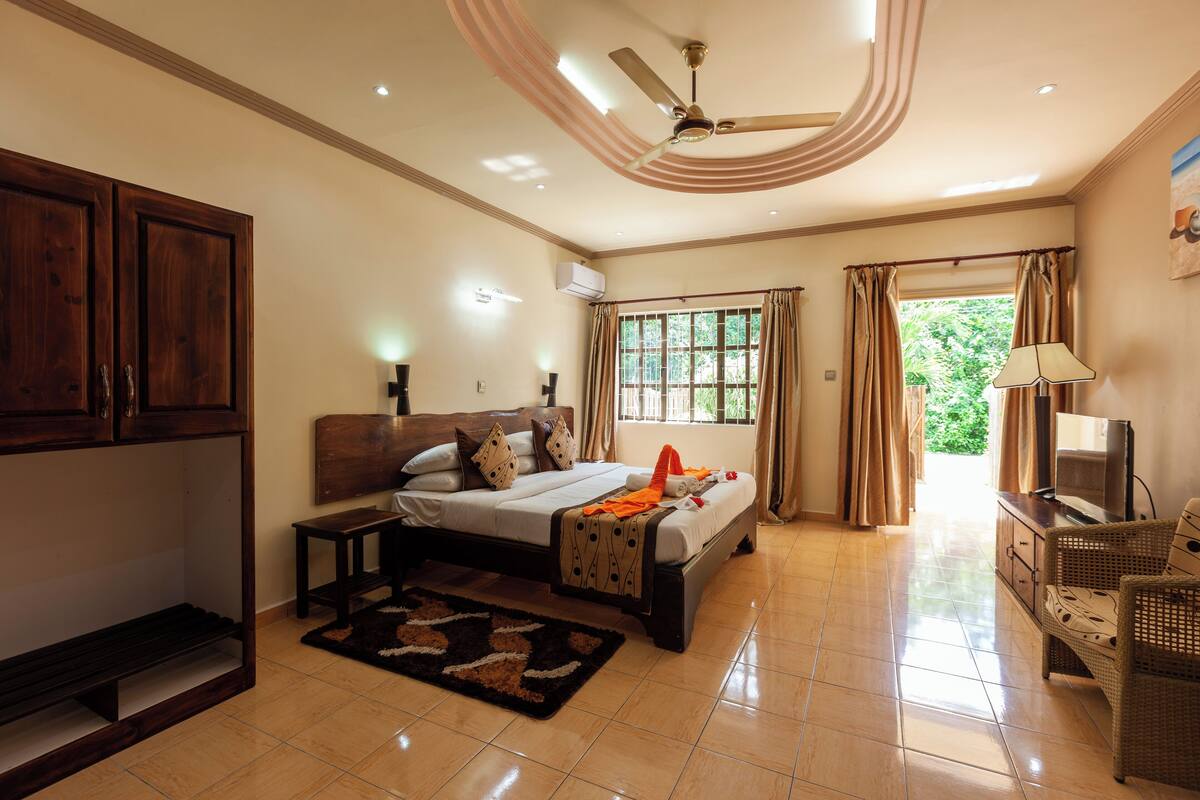 Superior Room | In-room safe, iron/ironing board, free WiFi, bed sheets
