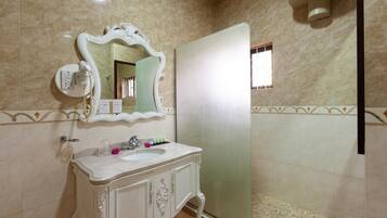 Superior Room | Bathroom | Shower, hair dryer, towels, soap