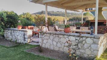 Estudio Confort, patio, vistas al patio | Restaurante al aire libre