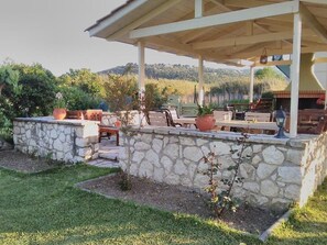 Comfort-Studio, Terrasse, Blick auf den Innenhof | Speisen im Freien