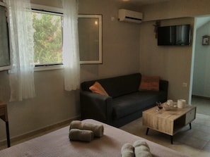 Comfort Studio, Patio, Courtyard View | Living area | Flat-screen TV - Casa memories (Kalligoni)