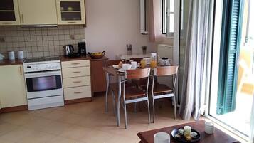 Comfort Apartment, Balcony, Courtyard View | Private kitchen | Electric kettle, highchair