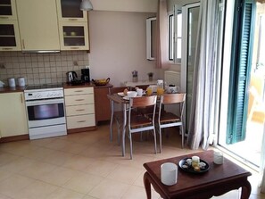 Comfort Apartment, Balcony, Courtyard View | Private kitchen