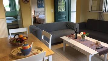 Sistema de insonorización, tabla de planchar con plancha, wifi gratis