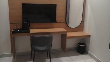 Deluxe Double Room, City View | Interior