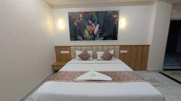 Deluxe Double Room, City View | Desk, soundproofing, iron/ironing board, free WiFi