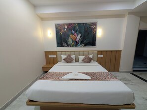 Deluxe Double Room, City View | Desk, soundproofing, iron/ironing board, free WiFi - The Itihas Business Hotel (Hyderabad)