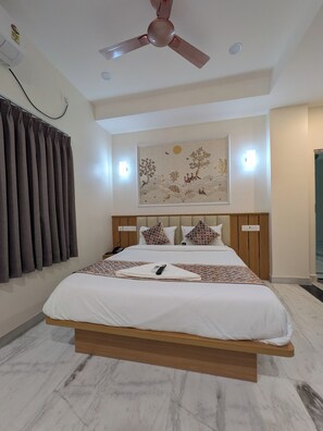 Deluxe Double Room, City View | Desk, soundproofing, iron/ironing board, free WiFi - The Itihas Business Hotel (Hyderabad)