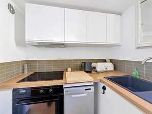 Fridge, microwave, oven, coffee/tea maker - Apartment near beach with parking - 4 guests (Saint-Cyr-sur-Mer)