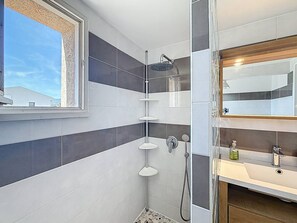 Bathroom - Apartment near beach with parking - 4 guests (Saint-Cyr-sur-Mer)