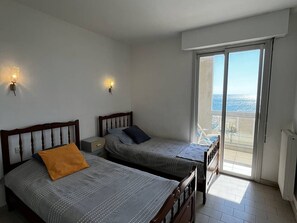 Room - Bright T2 apartment near beach and center (Canet-en-Roussillon)