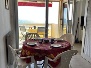 Dining - Bright T2 apartment near beach and center (Canet-en-Roussillon)